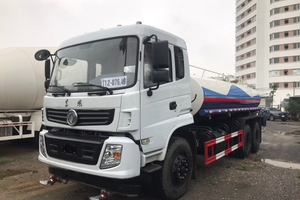 xe-phun-nuoc-tuoi-cay-rua-duong-13-khoi-dongfeng